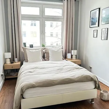 Lovely City Apartment With Balcony, Central